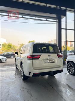 تۆیۆتا لاند کروزەر